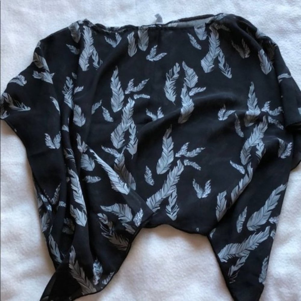 💕 4/$20 Feather Top 💕